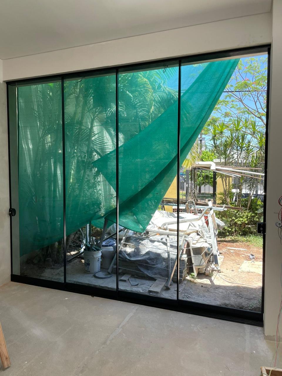 Cerramiento de vidrio templado en terraza - JN Aluminio Neuquén